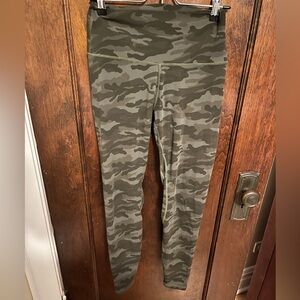 Colorfulkoala camo green leggings M